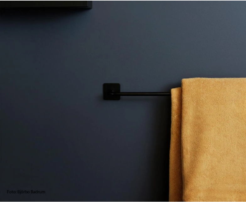 Base 200 - Towel Rail Matte Black