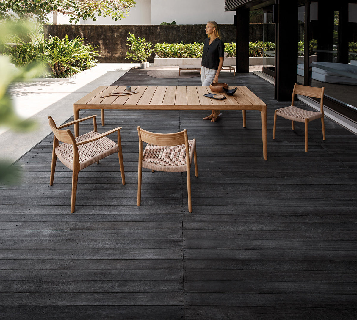 Lima 179cm Dining Table w. cover